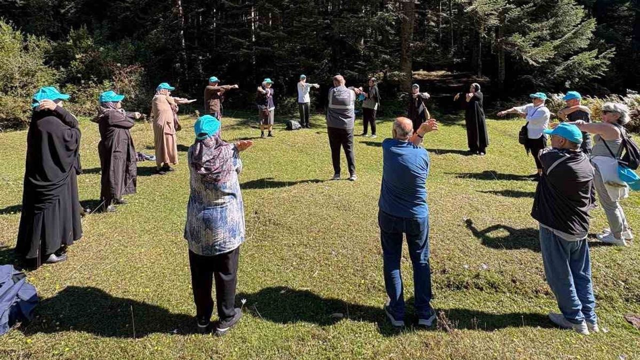 Yaşlılar Karagöl'ün serinliğinde nefes aldı