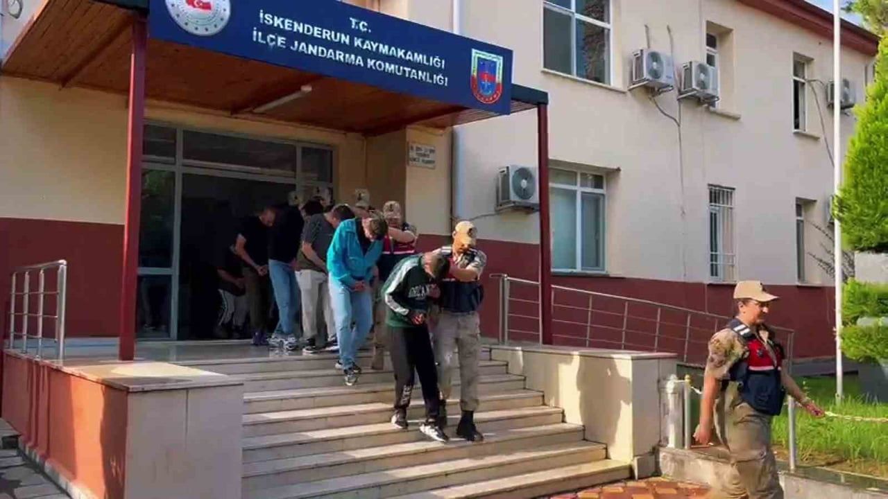 Yatağın altındaki gizli depoya baskın: Hatay'da 4,5 kilo kannabinoid ele geçirildi