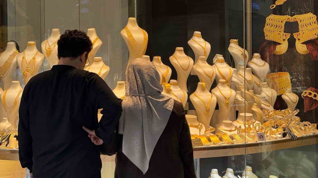 Yatırımcılar fiyat geri çekilmesini izliyor: gram altında bekleyiş sürüyor