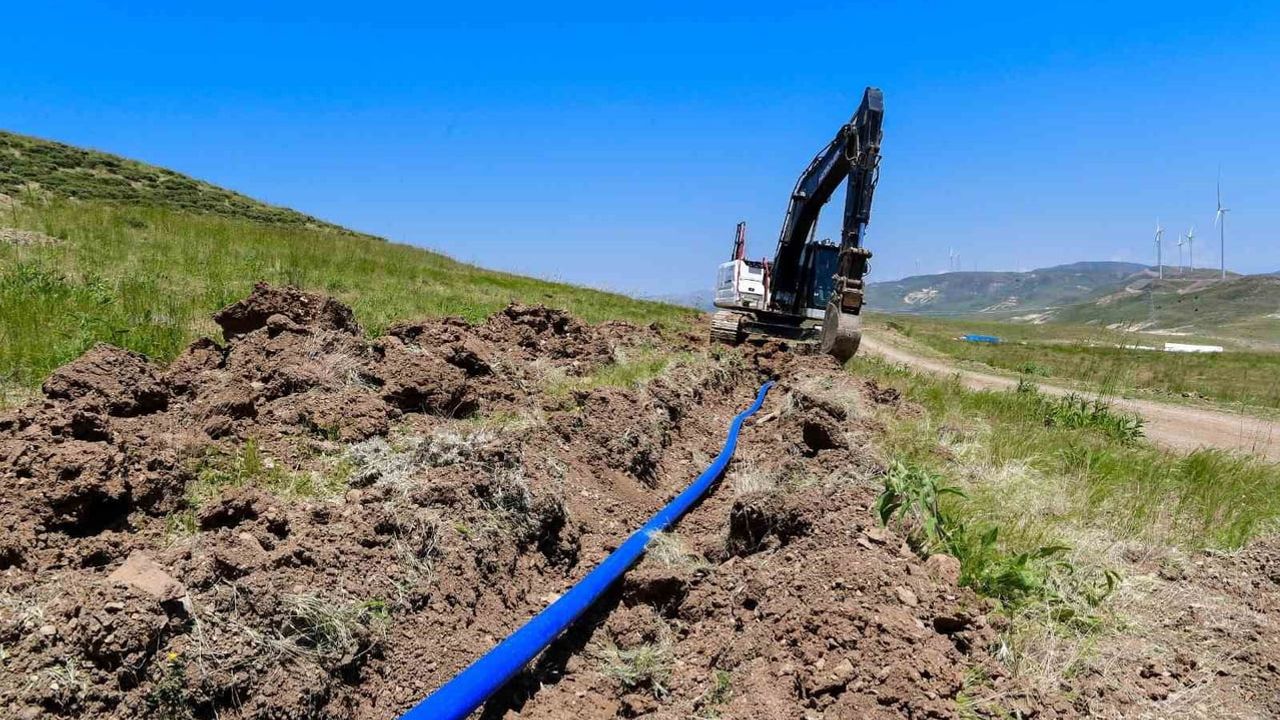 Yaylacılara su geldi; Sarıçiçek yaylasında 35 yıllık çile sona erdi