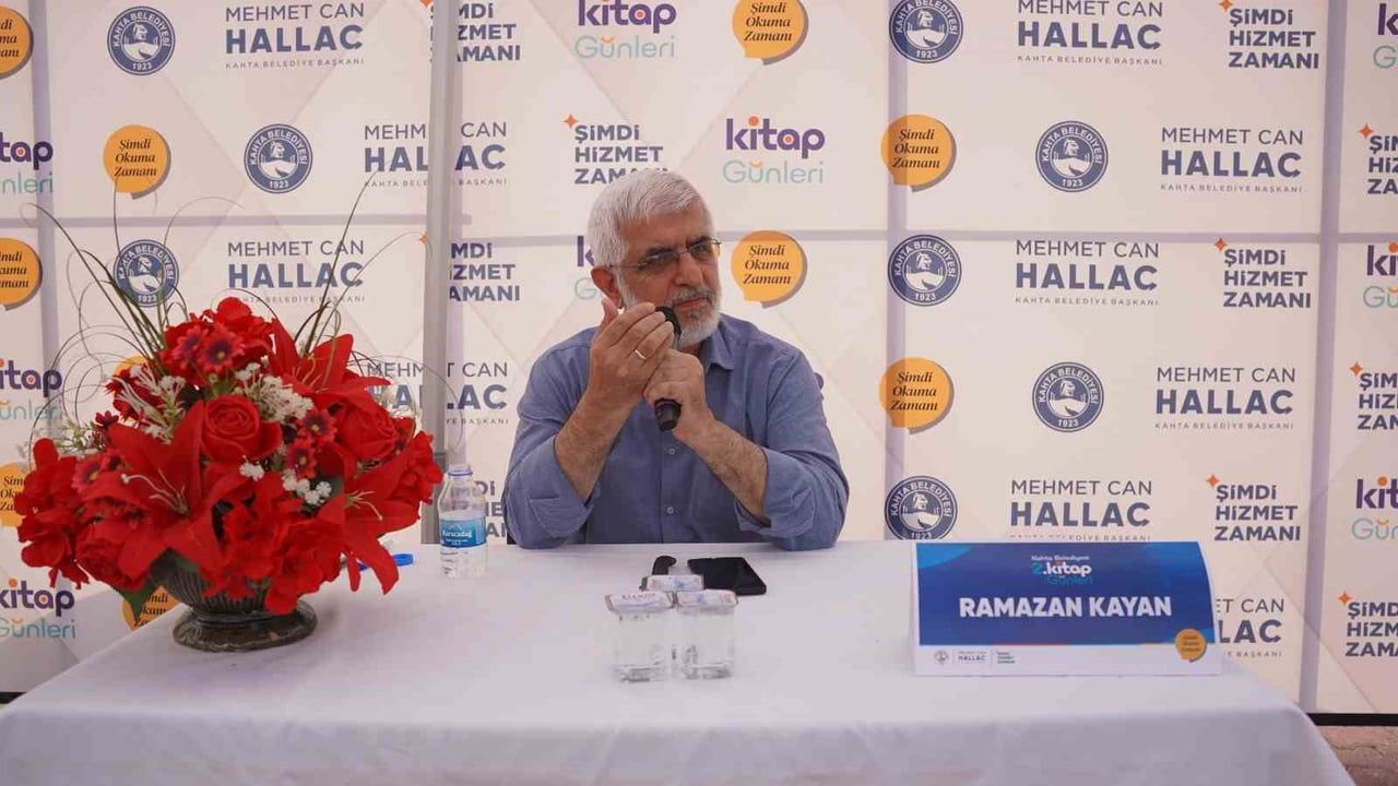 Yazar Ramazan Kayan Kâhta 2. kitap günleri'nde okurlarıyla buluştu