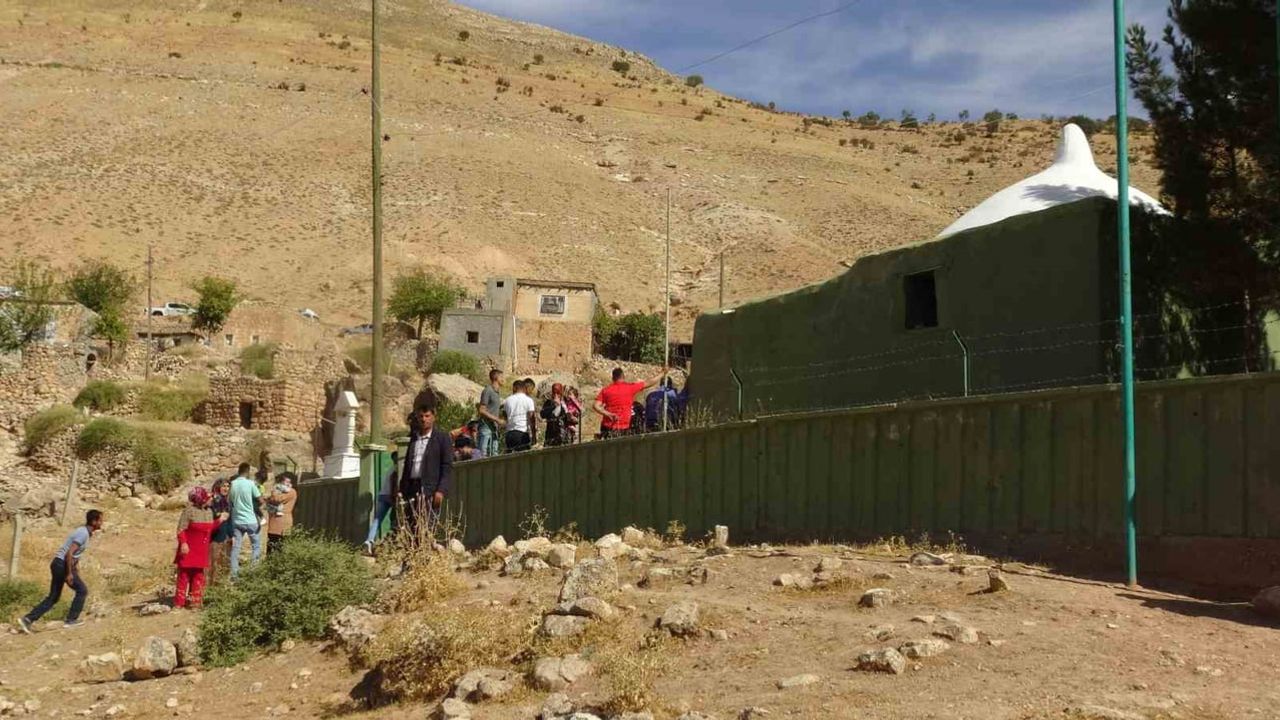 Yedi asırlık anma geleneği: Şeyh Bube türbesinde binler buluştu