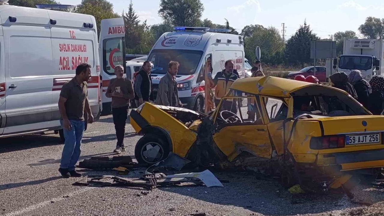 Yelten mevkiinde iki aracın çarpışması: üç kişi yaşamını yitirdi, bir kişi yaralandı