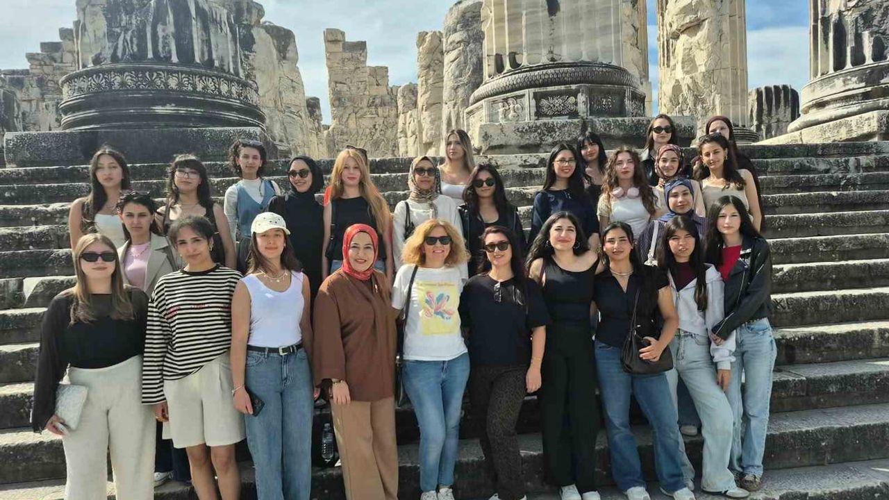 Yeni öğrenciler Apollon'un gölgesinde Didim ve Milet'i keşfetti