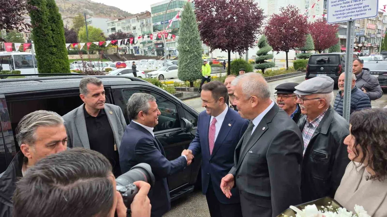 Yeni partinin yol haritasını Yozgat'ta açıkladı: Özgür Özel'in meydan mesajı