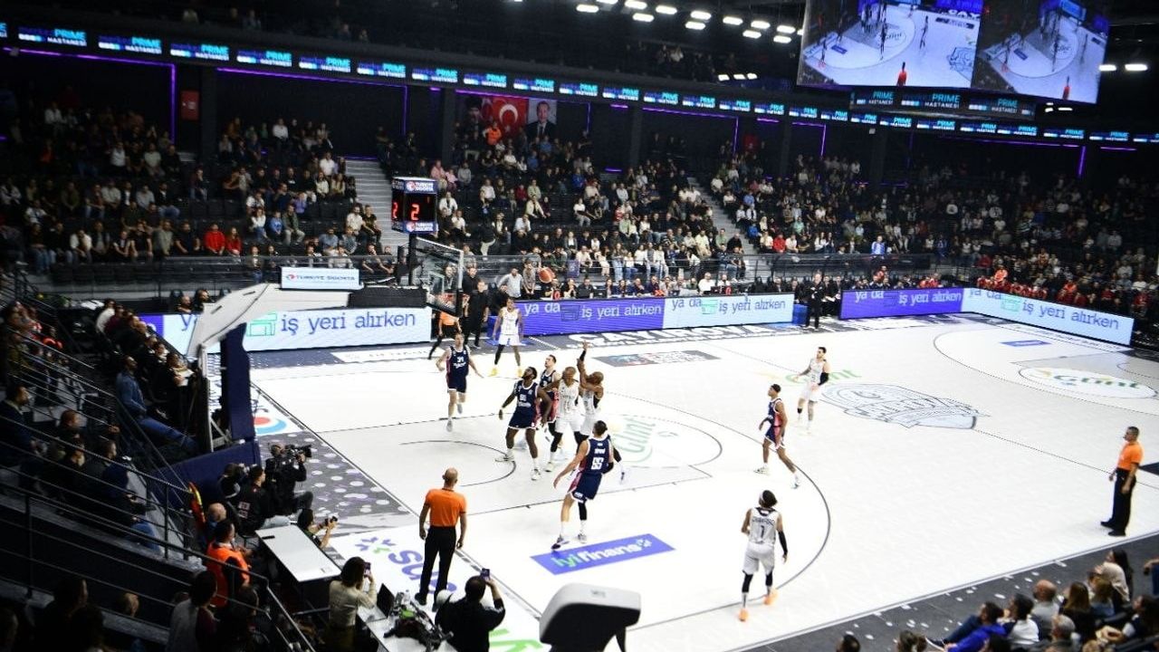 Yeni salon taraftarı coşturdu: Çayırova Belediyesi Spor Kompleksi ilk resmi maçta beğeni topladı
