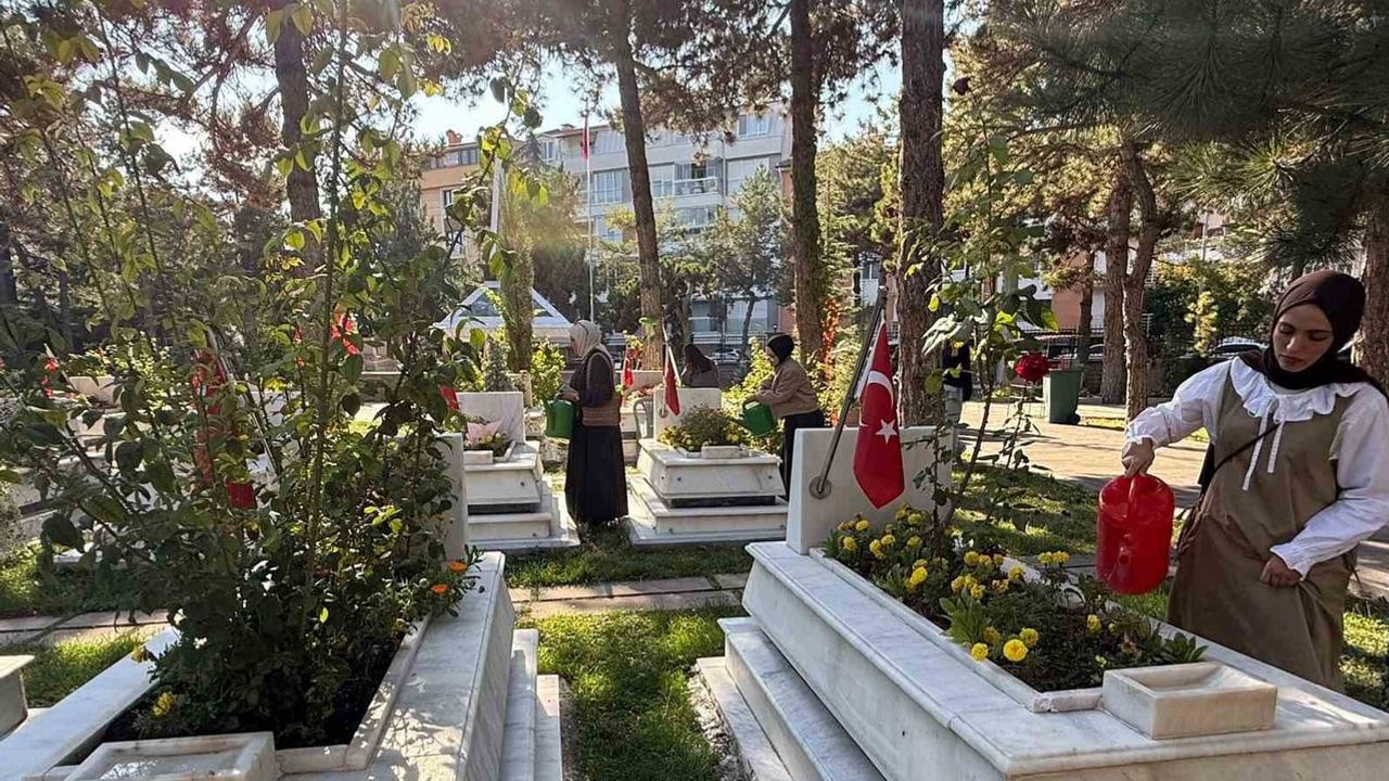 Yeni üniversitelilere Eskişehir tanıtımı: tarih, kültür ve kaynaşma