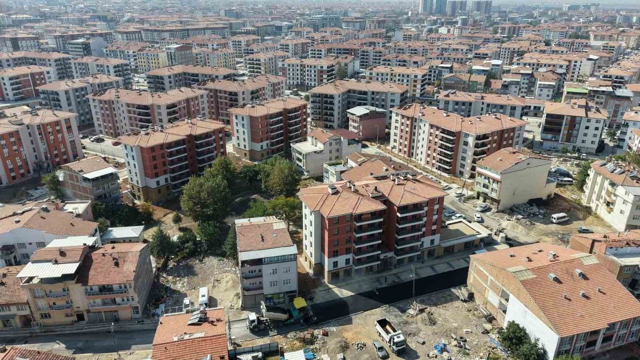 Yeni yerleşimlere konforlu erişim: Battalgazi'de TOKİ bağlantı yolları asfaltlandı