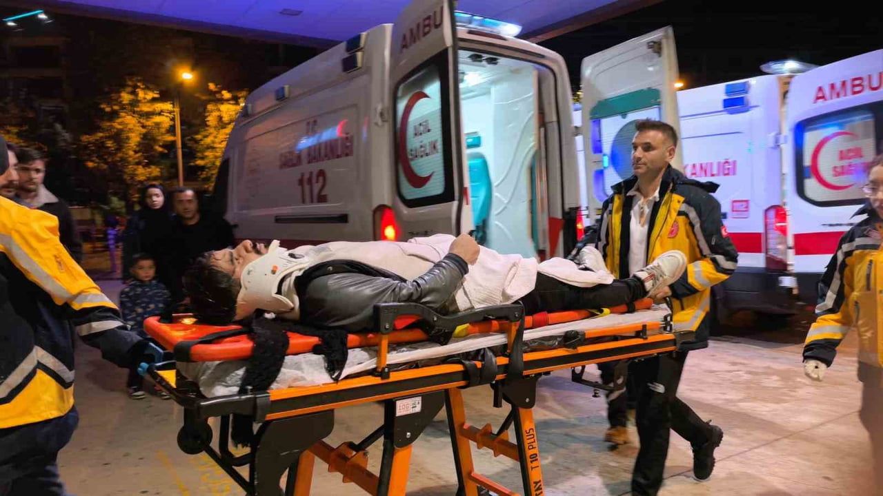 Yeniceköy'de çarpışma: motosikletten düşen iki kardeş yaralandı