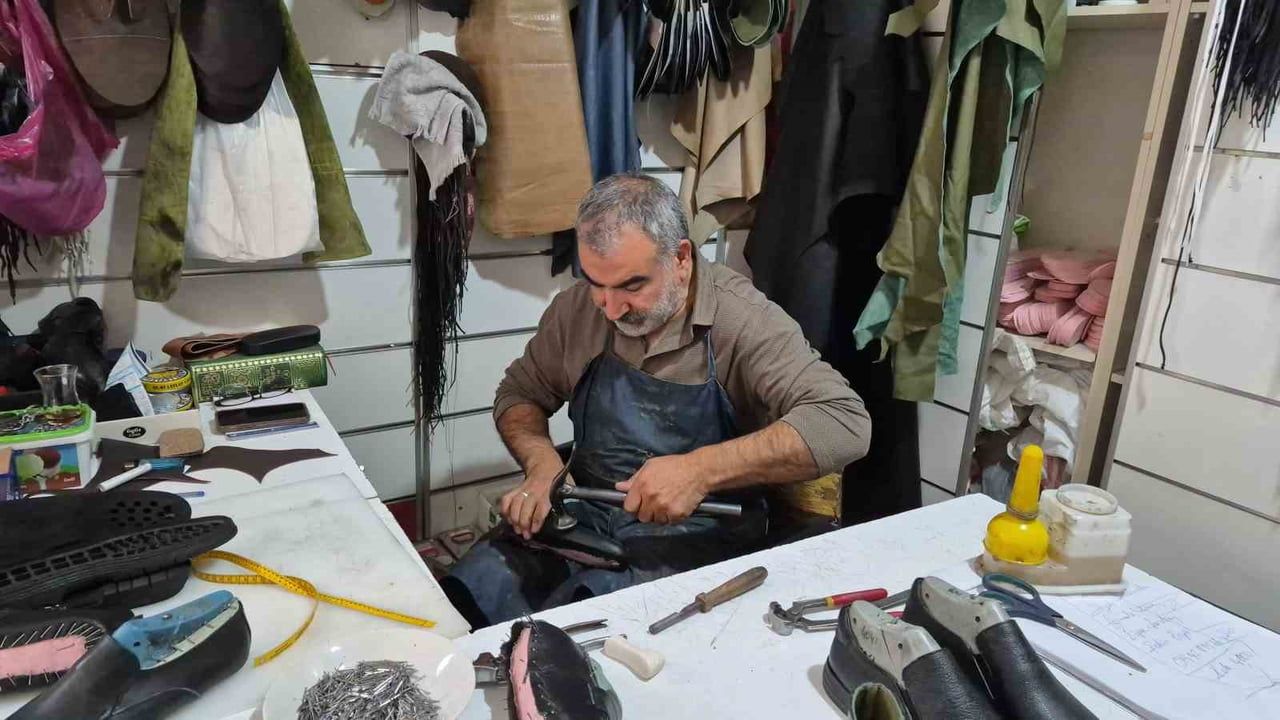 Yerköy'ün son kunduracısı: sanatı yaşatmak için üretiyor