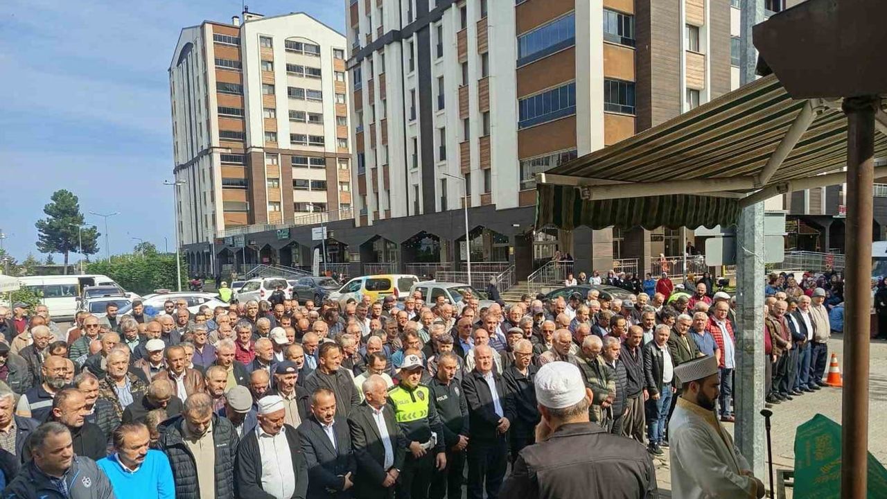 Yeşilköy'de kaza geçiren kurye memleketi Beşikdüzü'nde son yolculuğuna uğurlandı
