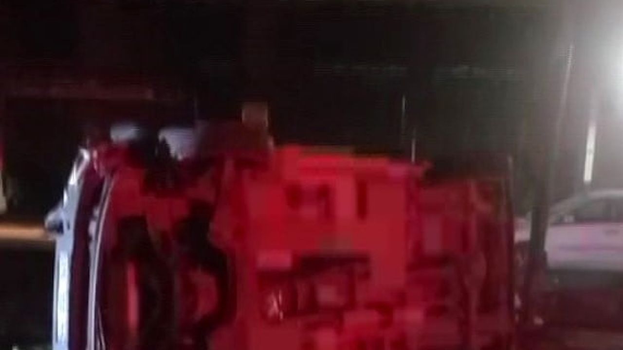 Yeşilyurt'ta akşam çarpışması: minibüs ve otomobilde beş yaralı