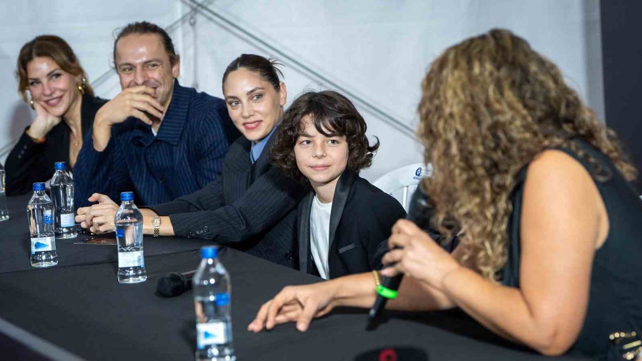 Yeşim Ustaoğlu ve oyuncular Artakalan'ın ilk gösteriminde seyirciyle buluştu