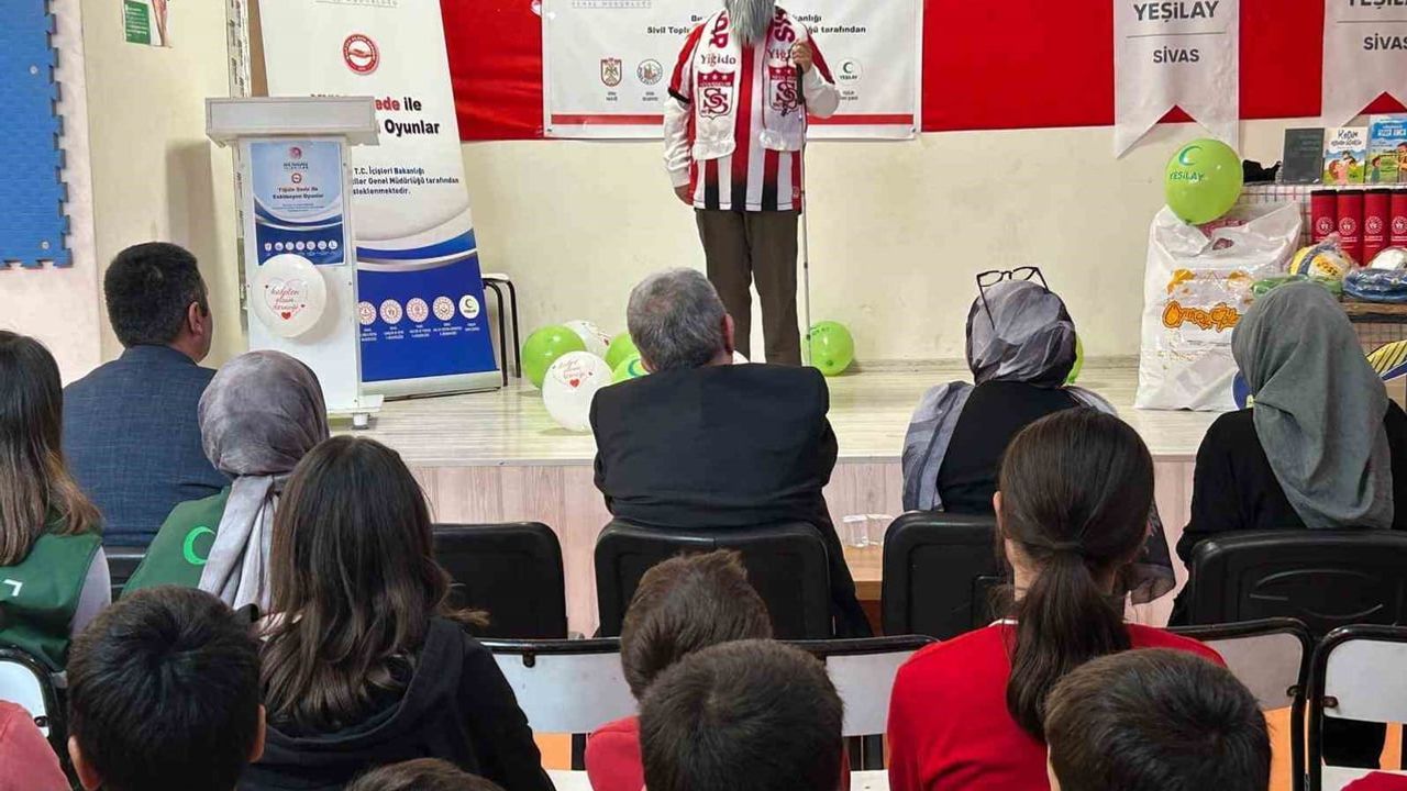 Yiğido Dede ile eskimeyen oyunlar Sivas'ta çocuklarla buluştu