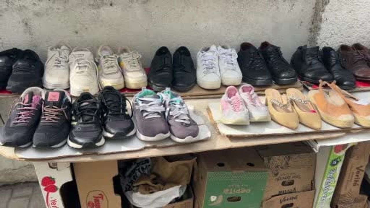 Yıllardır tamir ediyor, alınmayan ayakkabılara hayat veriyor