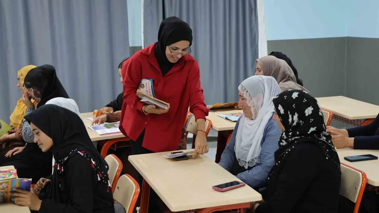 Yılların ardından okuma-yazma sevinci: 18 kadın mezun oldu