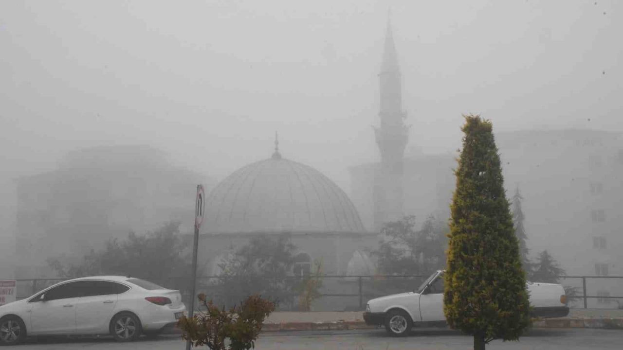 Yoğun sis hayatı yavaşlattı: Yozgat'ta görüş yer yer 30 metreye indi