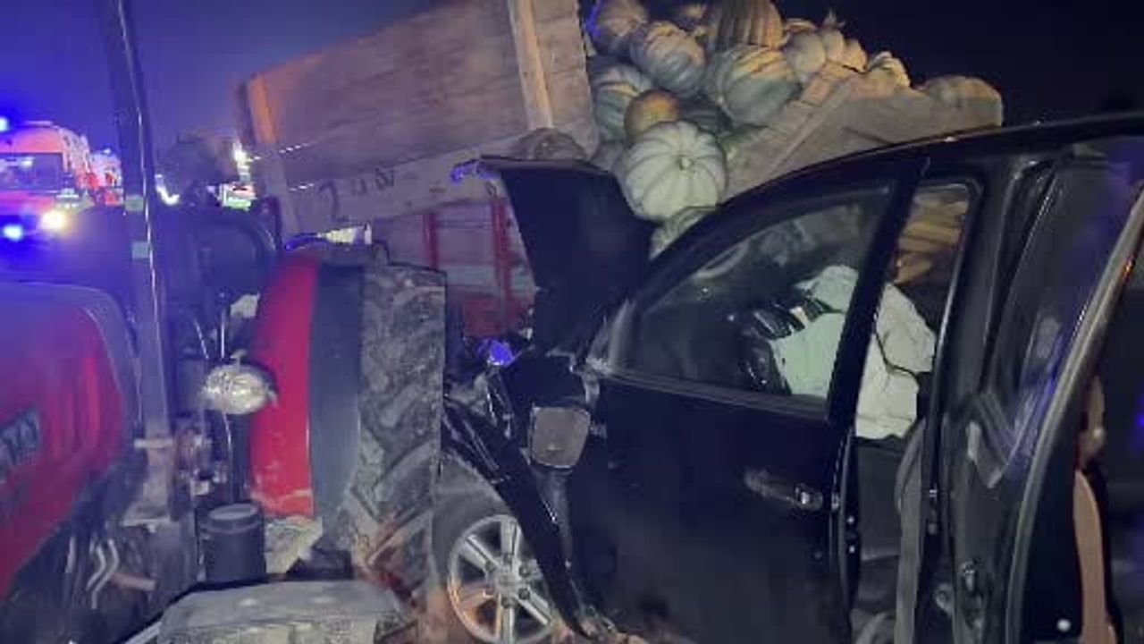 Yola saçılan kabaklar ve tarlaya savrulan otomobil: Bolu'da trafik kazası