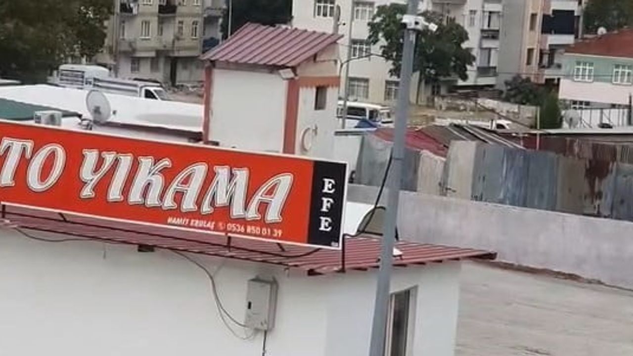 Yolun karşısına geçerken otomobilin çarptığı yaya hastaneye kaldırıldı