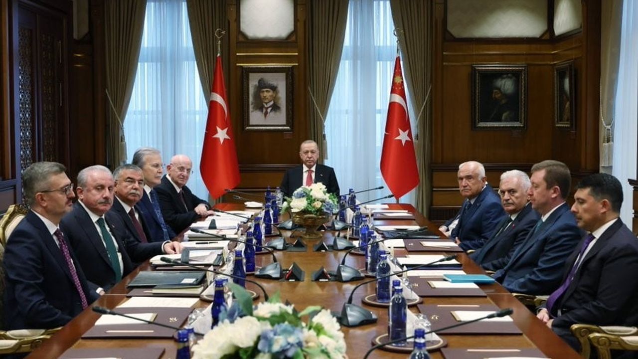 Yüksek istişare kurulunda bölgesel gerilimler ve savunma işbirlikleri ele alındı