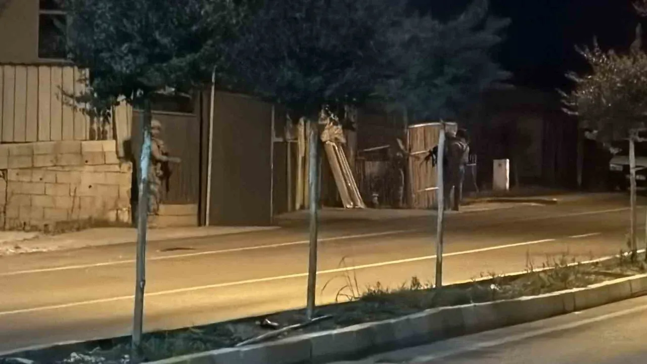 yüksek sesli müzik kavgası silahlı çatışmaya dönüştü, 5 yaralı