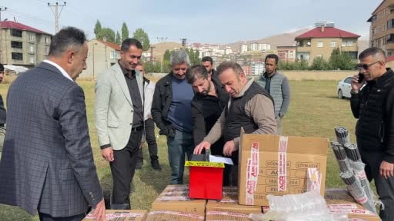 Yüksekova’da arıcılar yüzde 75 hibe ile elektrikli çit sistemine kavuştu