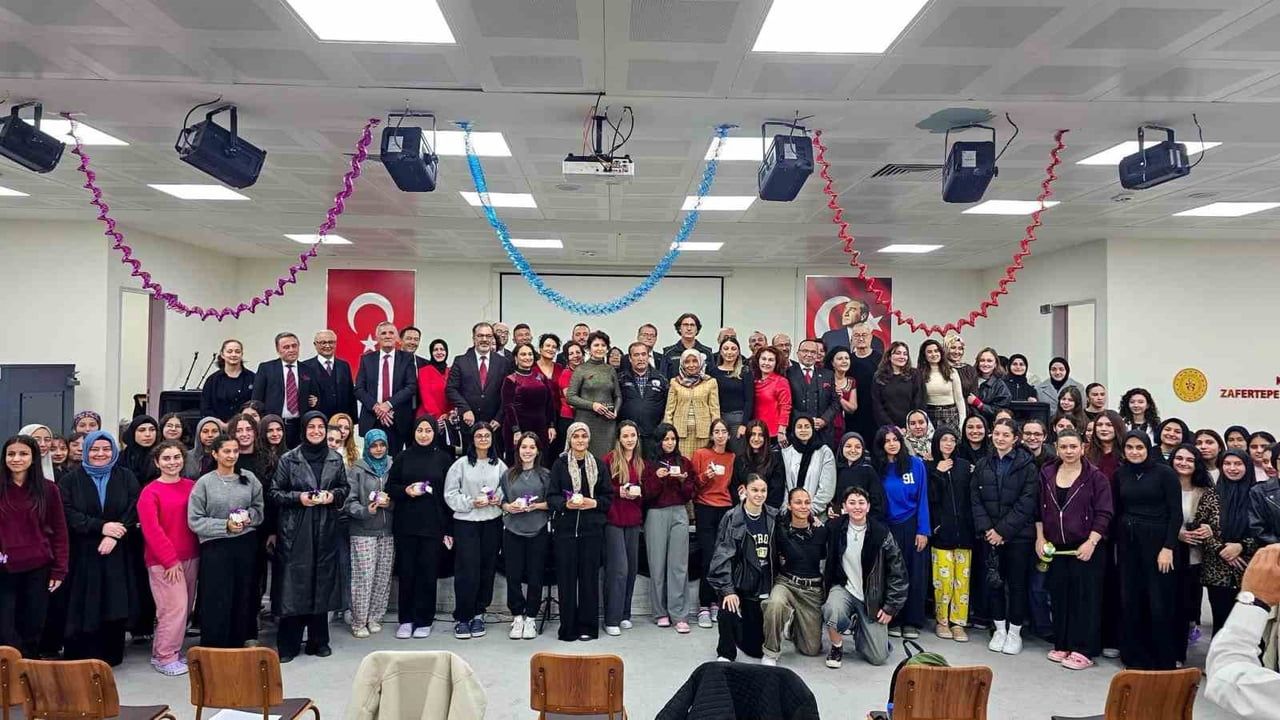 Yurt gecesinde Türk sanat müziği rüzgarı gençler şarkılarda buluştu