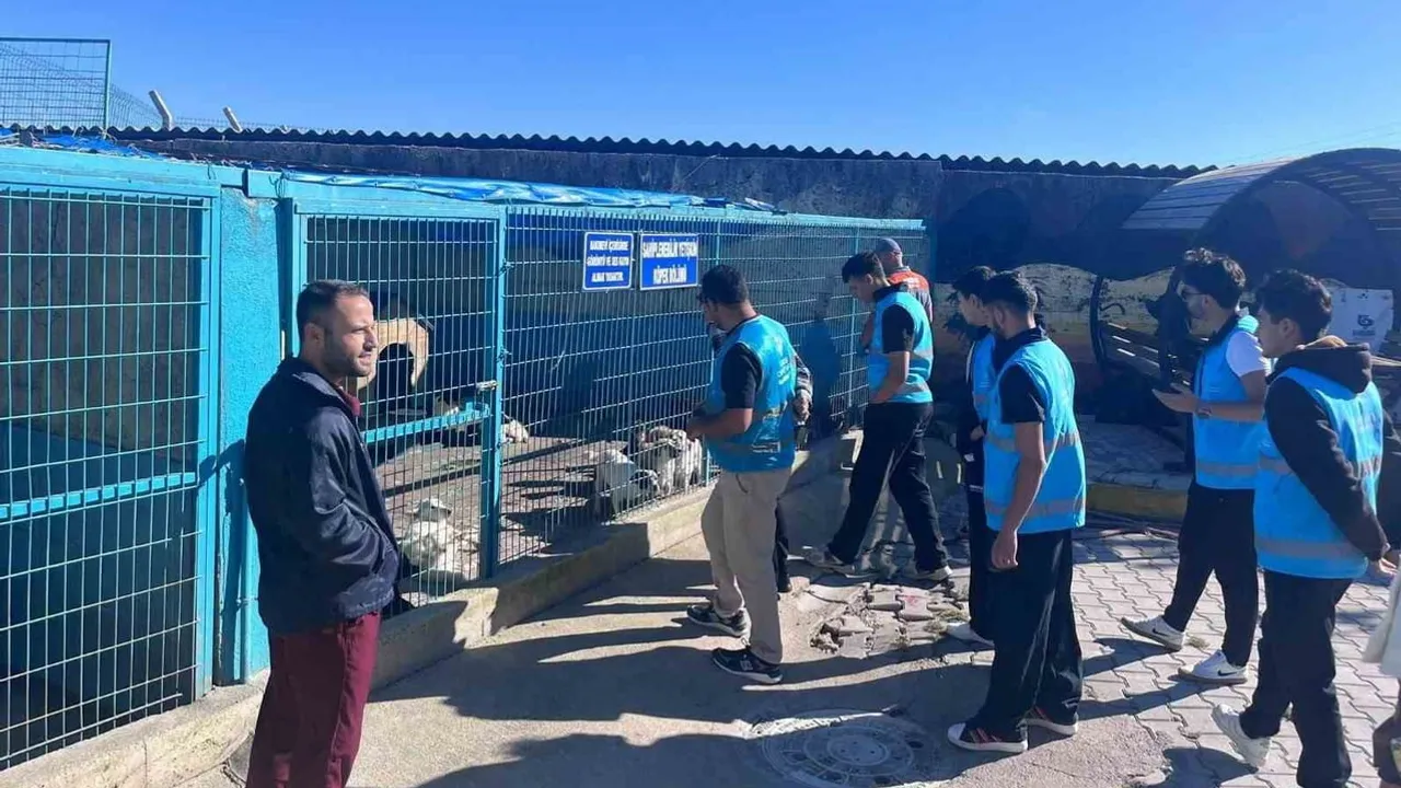 Yurt öğrencilerinden barınağa destek ziyareti
