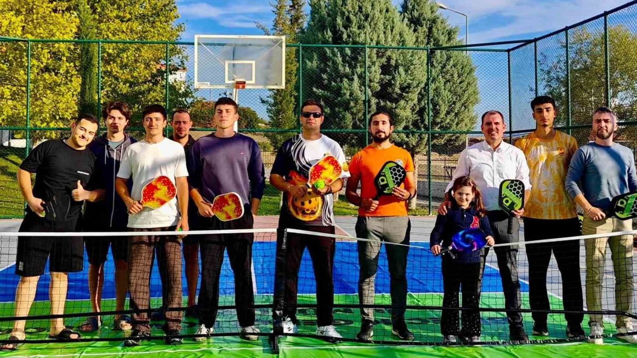 Yurtlarda yeni heyecan: öğrenciler pickleball ile tanıştı