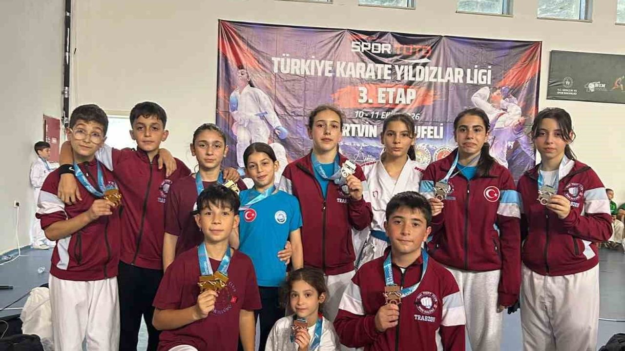 Yusufeli'nde genç karateciler 1461 Fight Club'la kürsüye damga vurdu