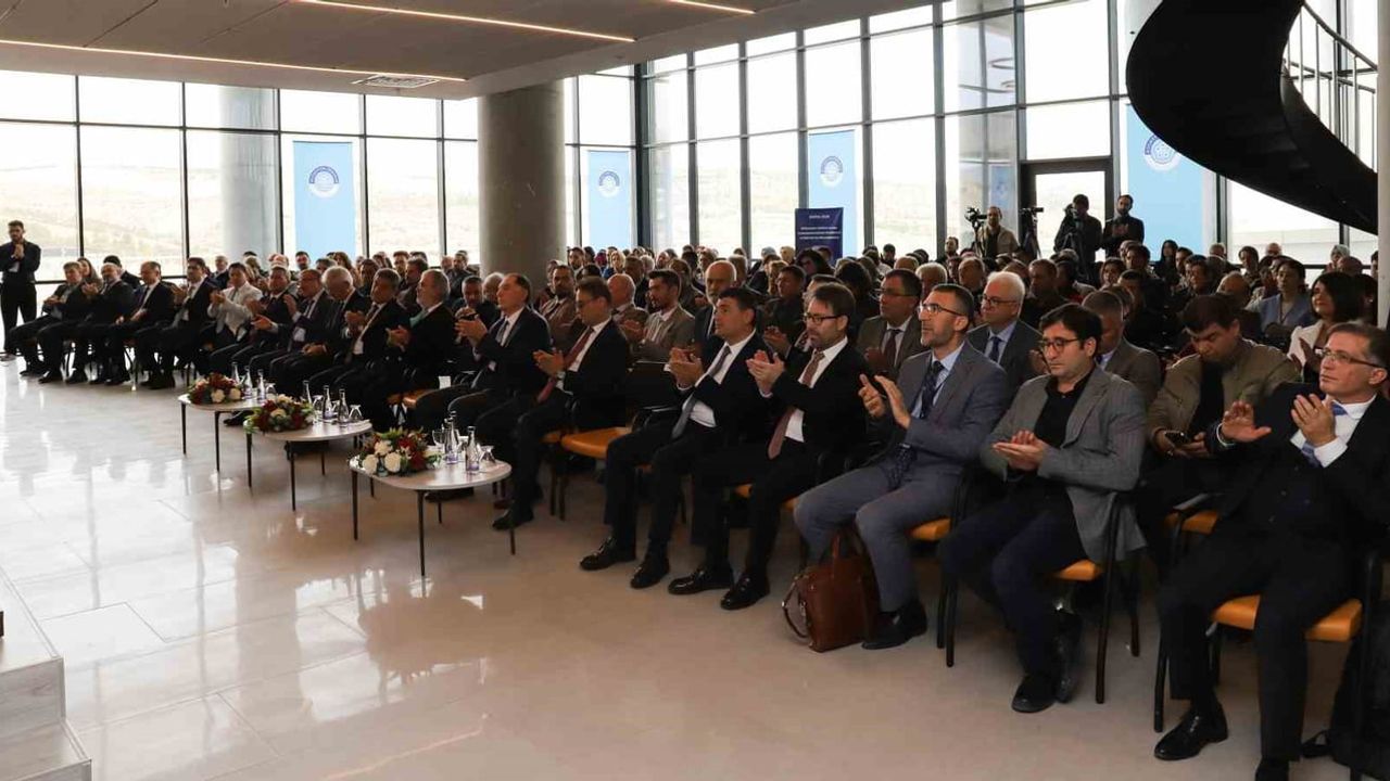 Yüzüncü yılında Necmettin Erbakan'ın dış politika mirası akademide tartışıldı