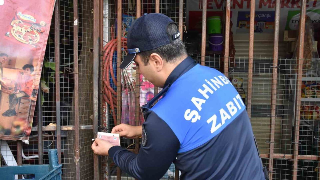 Zabıta son kullanma tarihi geçen ürünler nedeniyle 2 marketi 3 gün kapattı