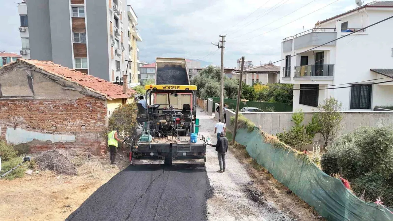 Zafer Mahallesi 77 Sokak'ta ulaşım kalitesini artıracak asfalt hamlesi
