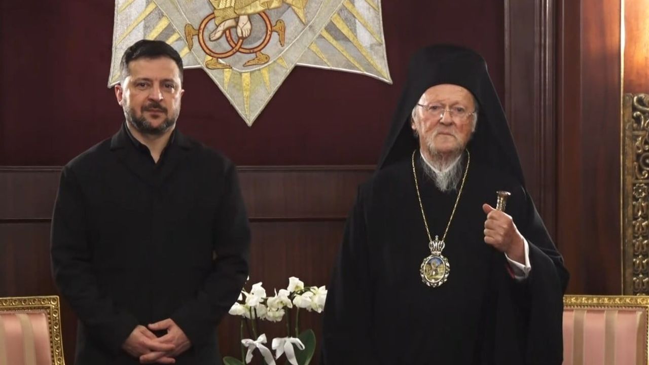 Zelenskiy'den katedral ziyareti: Bartholomeos ile yaklaşık bir saatlik görüşme