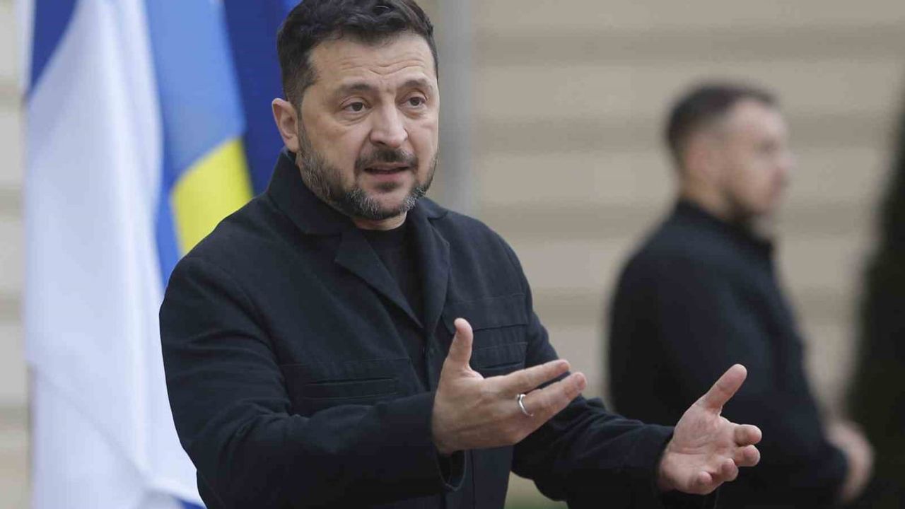 Zelenskiy üçlü zirveye yaptırımlar kalkmadan katılmayacağını açıkladı
