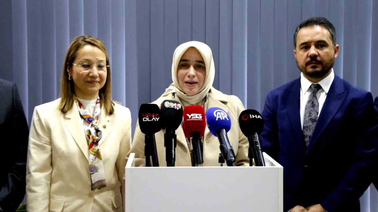 Zengin: AK Parti, yenilenerek Türkiye'nin geleceğinde söz sahibi olmaya hazırlanıyor