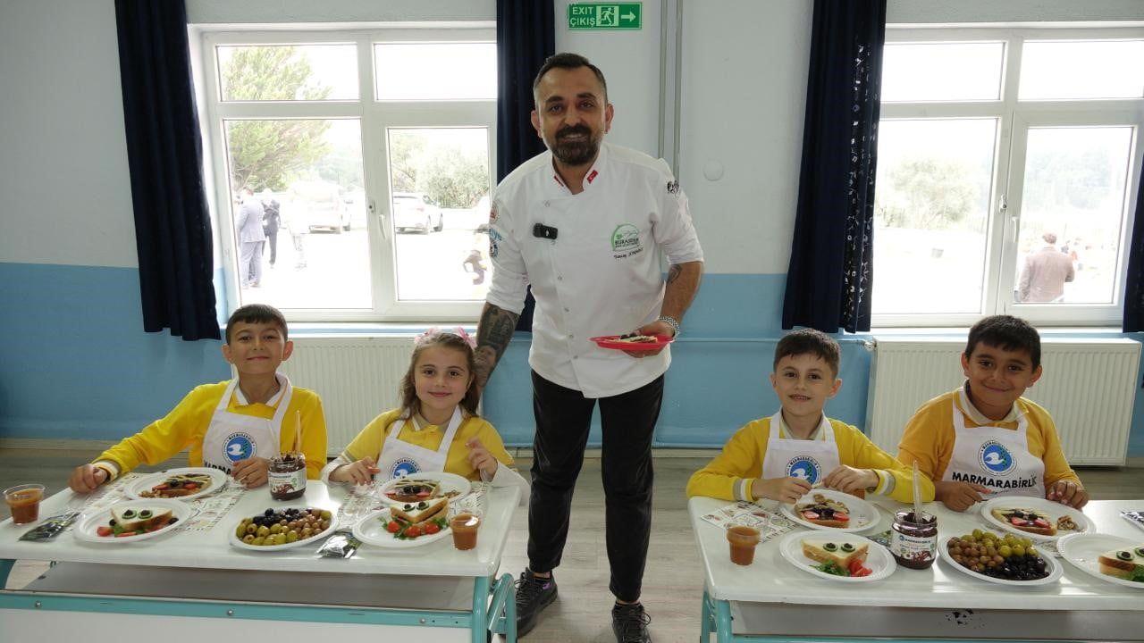 Zeytinin mirasını mutfakta işleyen minik şefler