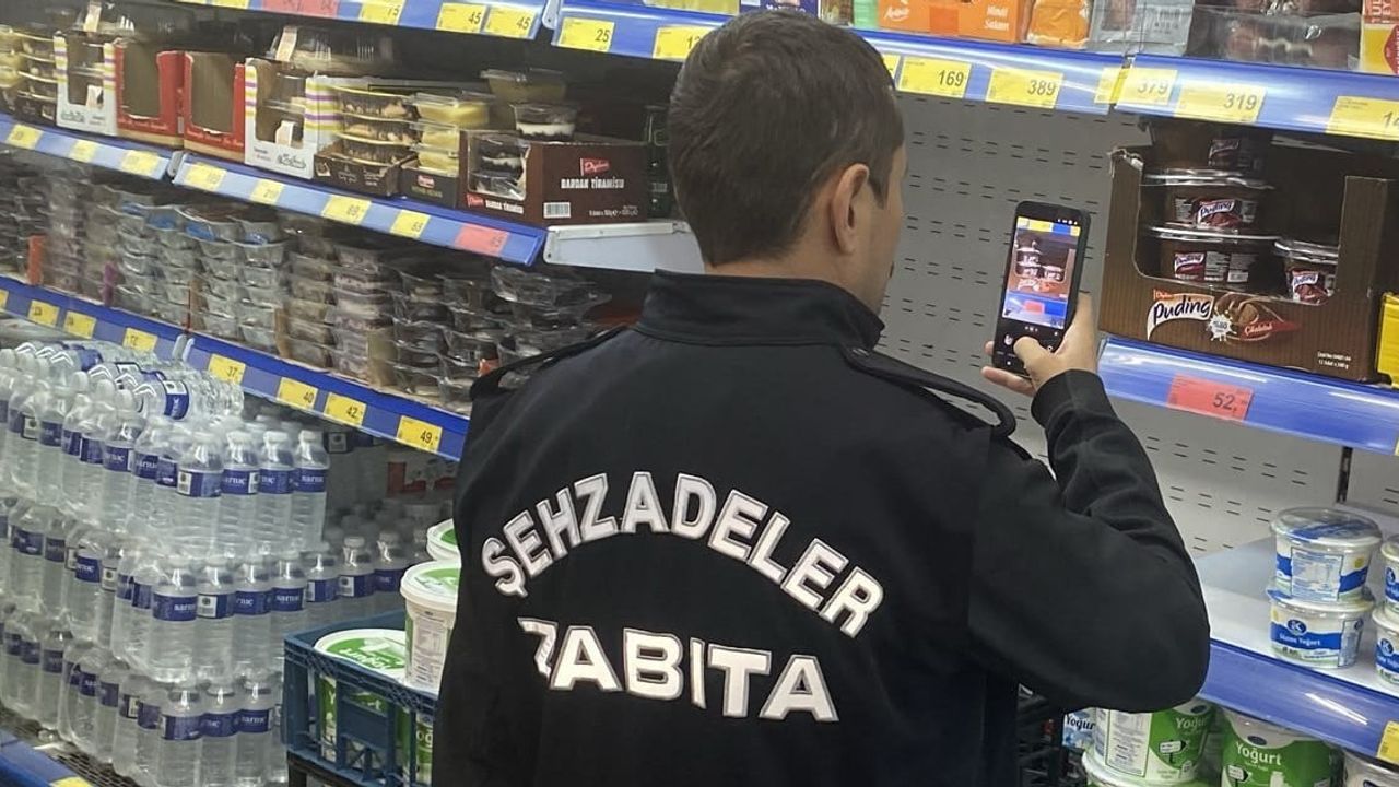 Zincir marketlerde fiyat ve hijyen denetimi: Şehzadeler zabıtası devrede