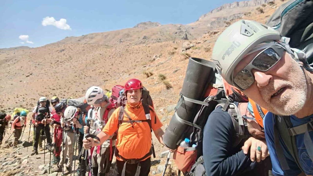 Zirvede vefa: Cilo Dağı'nda Fikret Yaşar anıldı