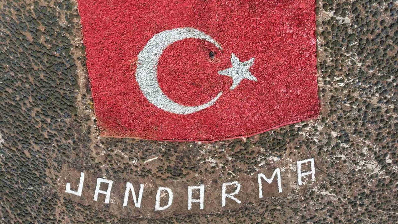 Zirvedeki dev al bayrak cumhuriyet coşkusuna hazır