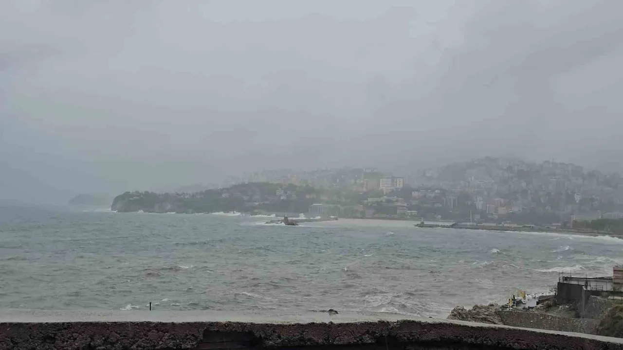 Zonguldak açıklarında 24 saat sürecek kuvvetli fırtına uyarısı