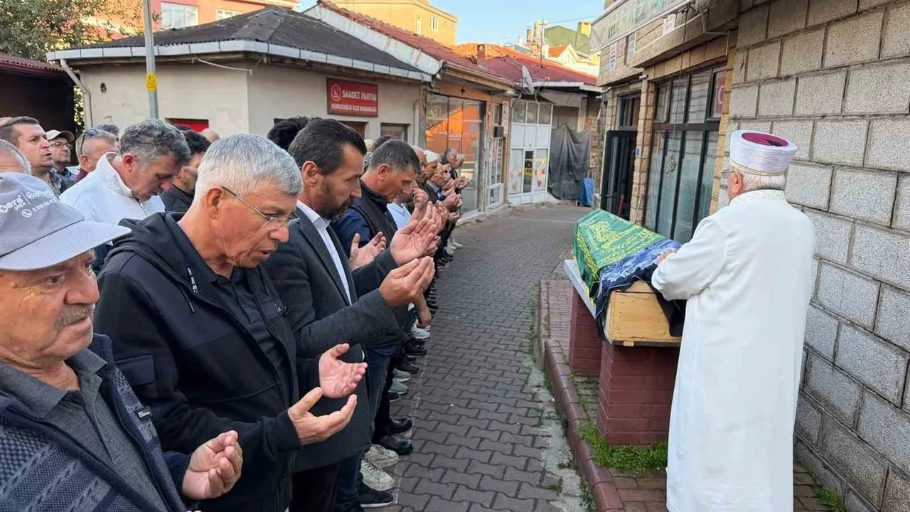 Zonguldak'ta çöken binada hayatını kaybeden kadın memleketi Bartın'da defnedildi