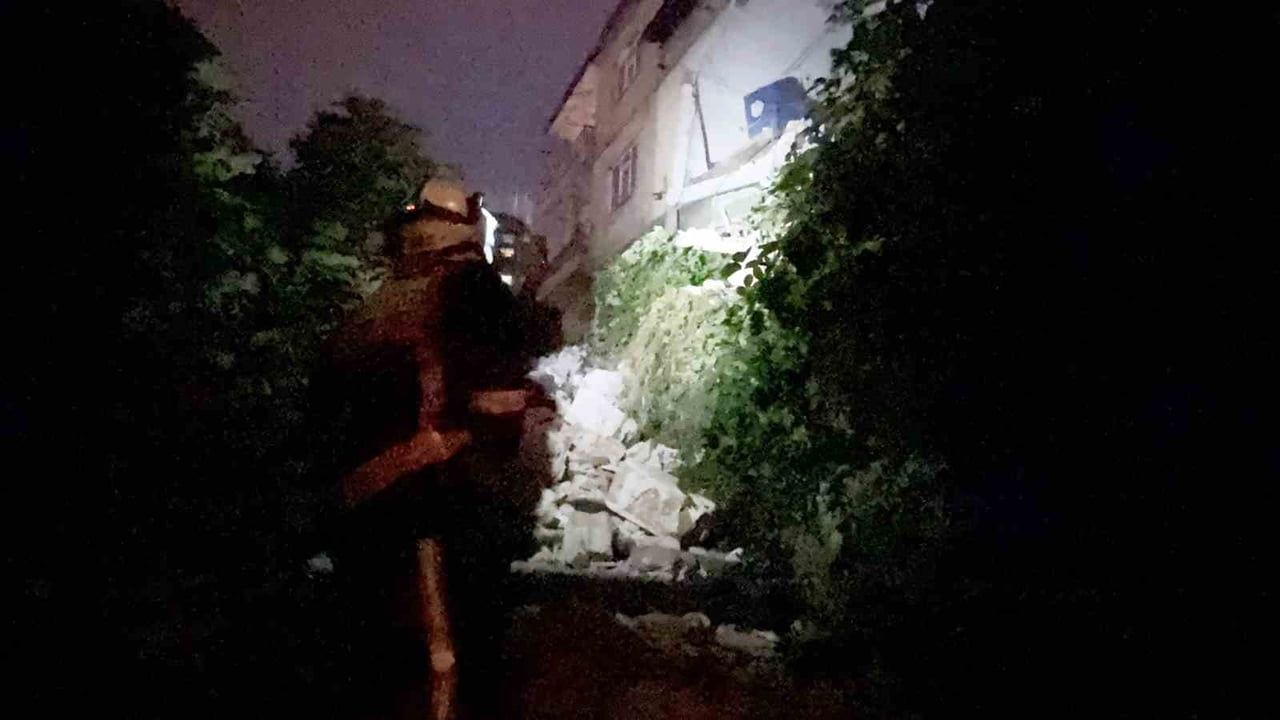 Zonguldak'ta kullanılmayan binada kısmi göçük, çevrede önlem alındı