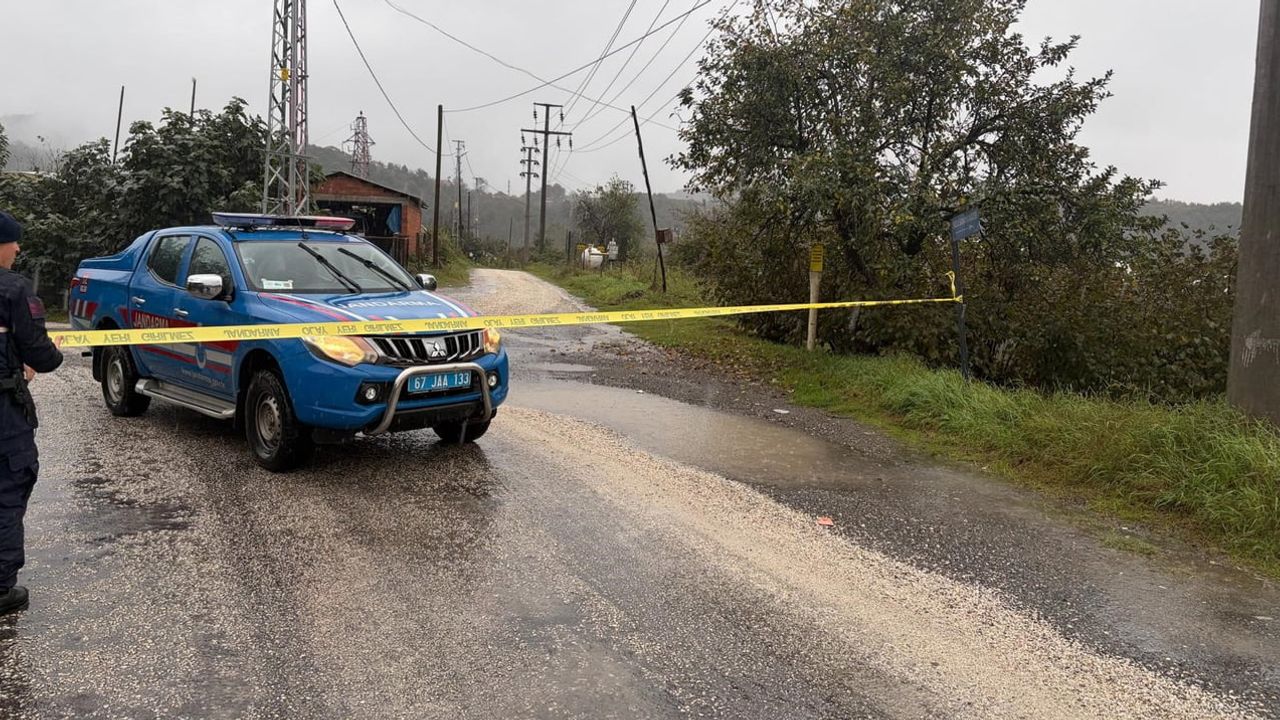 Zonguldak'ta sağanakla mücadele sürüyor: bin 53 personel ve 348 araçla müdahale
