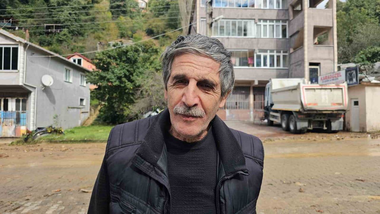 Zonguldak'ta yamaç çöktü, bir evin yolu ve elektrik hattı zarar gördü
