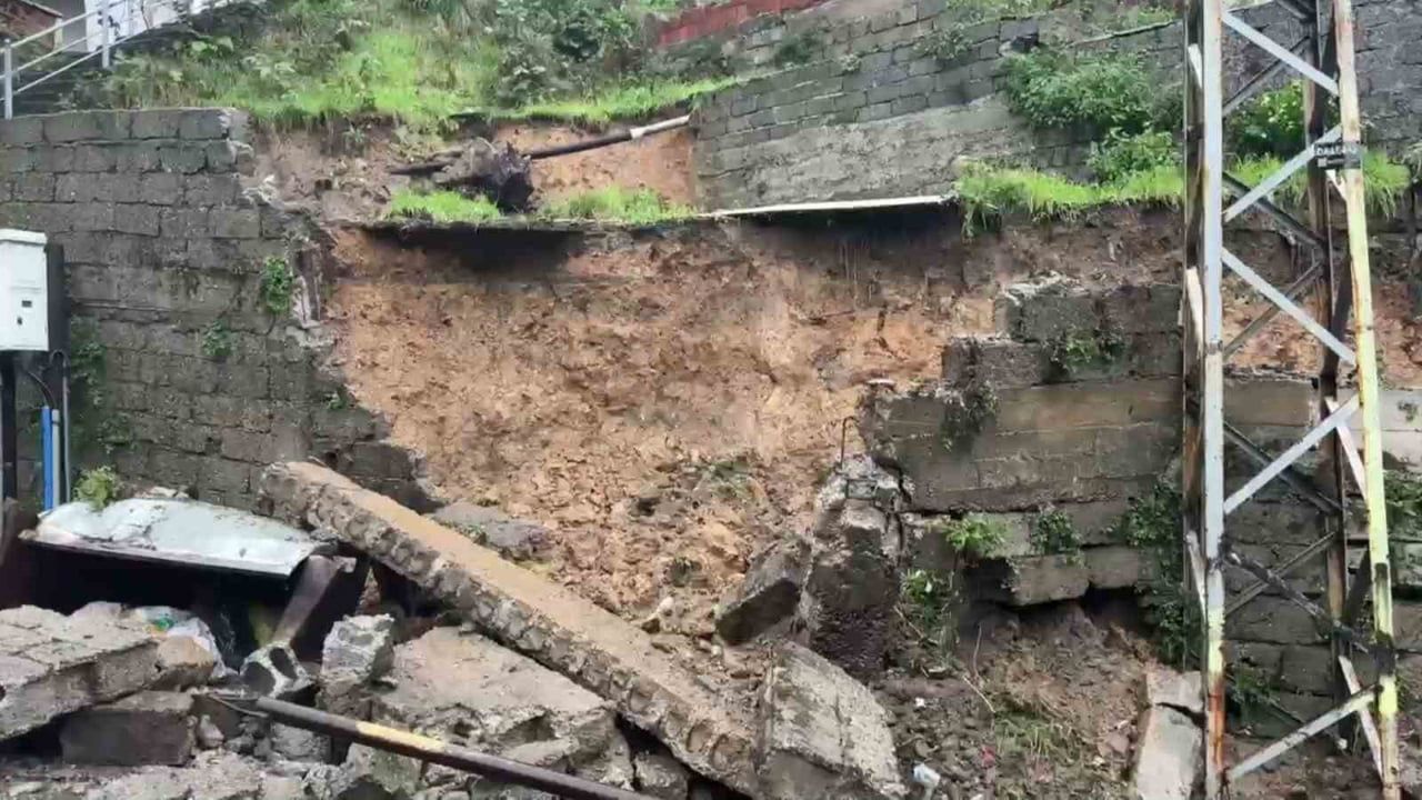 Zonguldak’ta yoğun yağış sonrası mahallelerde heyelan: istinat duvarı çöktü