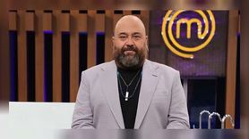 Şef Somer Sivrioğlu ağlayan Aslı Turanlı'yı alnından öperek teselli etti! 