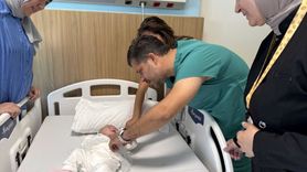 Gaziantep'te doğuştan göğüs kemiği olmayan 20 günlük Eylül bebeğe kıkırdakla yeni sternum yapıldı