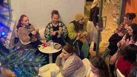 Bursa'da Reglan Kafe'de 'Örgünü Giy Gel' Yarışması: 24 Katılımcı Tasarımlarını Sergiledi