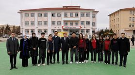 Vali Aydoğdu, Erzincan Lisesi'ndeki kauçuk zeminli spor alanını inceledi